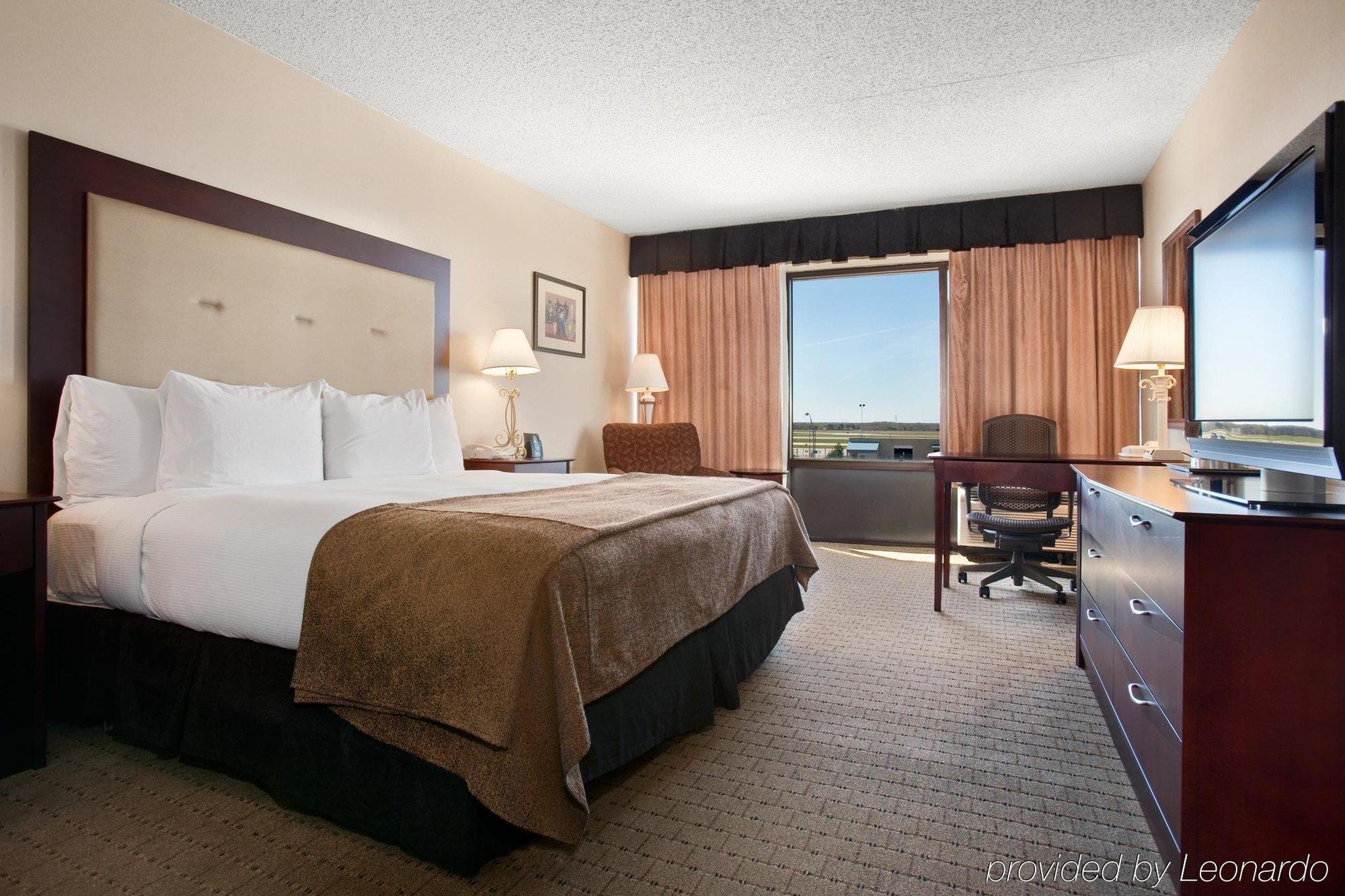 Doubletree By Hilton Airport Hotel 4*