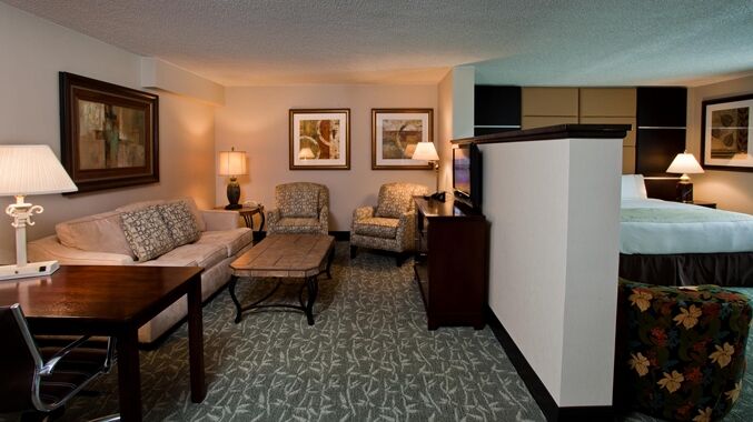 Doubletree By Hilton Airport